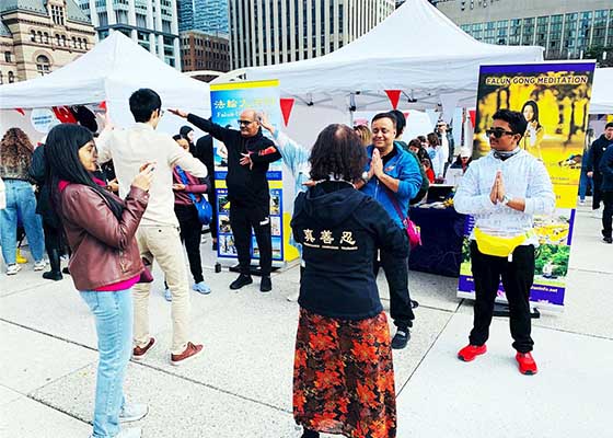 Image for article Toronto, Canada: Falun Dafa at the Turkish International Children’s Day Festival
