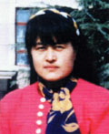 Zhang Dezhen (korban penyiksaan), guru sekolah menengah di Kabupaten Mengyin. Zhang meninggal dunia setelah disuntik obat yang tidak jelas
