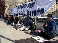 Image for article Les pratiquants du Falun Gong du middle-ouest ont envoyés des pensées droites devant le consulat chinois de Chicago (Photos)