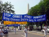 Image for article Washington DC : Des milliers de pratiquants du Falun Gong ont fait une grande marche à Washington DC pour amener Jiang en justice, Part III (Photos)