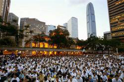 Image for article Reportage photos de Reuters : Des dizaines de milliers d'habitants de Hong Kong se rassemble devant l'immeuble du Conseil législatif pour protester