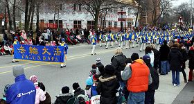 二零零九年十一月，多伦多天国乐团参加密西沙嘉市（Mississauga）的圣诞游行，广受夹道观众热烈欢迎
