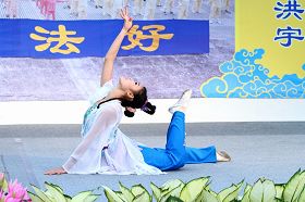 曾参加「全世界中国舞舞蹈大赛」的学员表演《天地迎春》
