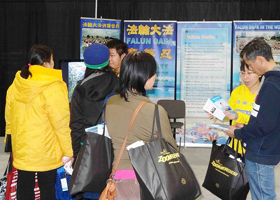 Image for article Vancouver, Canada: Practitioners Introduce Falun Gong at Major Lifestyle Expo