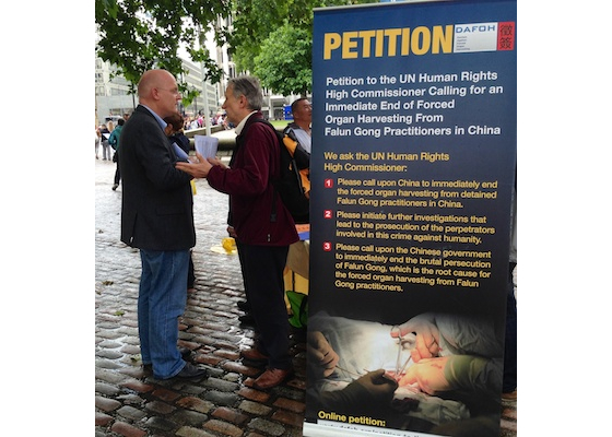Image for article Practitioners' Presence Outside of International Congress on Organ Transplants Focuses Attention on the Issue of Forced Organ Harvesting in China
