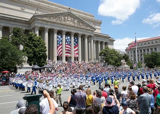 Image for article Falun Dafa Showcased at Independence Day Parade in Washington D.C.