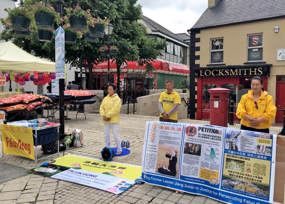 Image for article Northern Ireland: Enniskillen Residents Sign Petition to Stop Suppression of Falun Gong in China