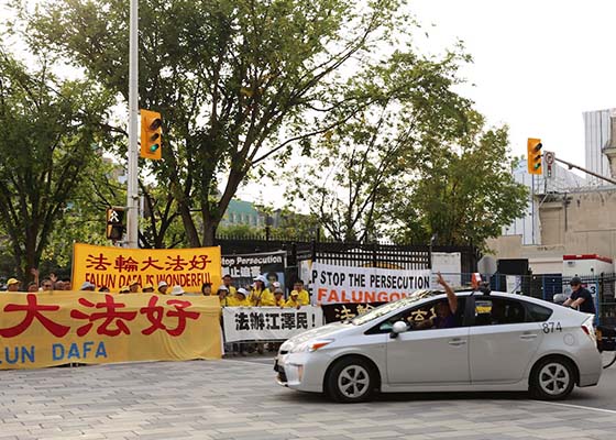 Image for article Canada: Chinese Premier Sees More Falun Gong Rallies 
