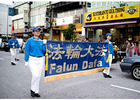 Image for article Parades in Malaysia Show the Beauty of Falun Gong
