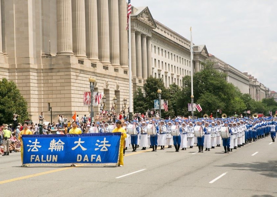 Image for article Falun Gong Procession Draws Attention at U.S. Capital's Independence Day Parade