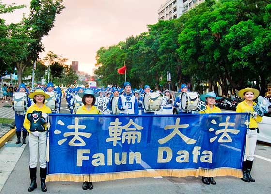 Image for article Falun Dafa Band Performs in Kickoff Parade for Taipei's Largest Ever Sports Event