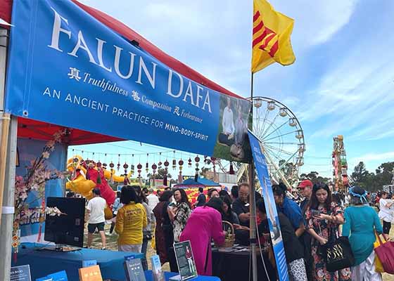 Image for article Melbourne, Australia: Introducing Falun Dafa at New Year Celebrations in the Vietnamese Community